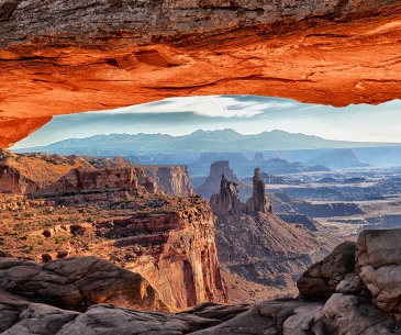 Exploring the Otherworldly Beauty of Canyonlands National Park in Utah