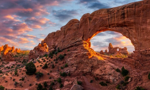  A Mesmerizing Journey Through Time and Sandstone: Exploring the Wonders of Arches National Park in Utah