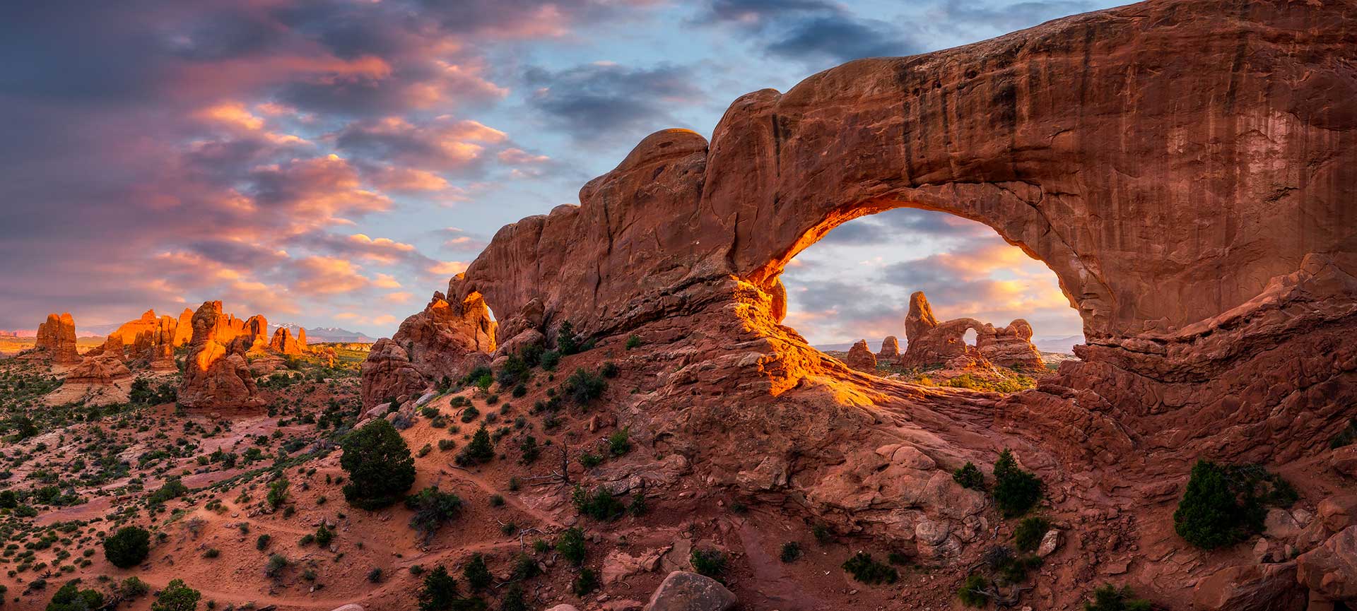  A Mesmerizing Journey Through Time and Sandstone: Exploring the Wonders of Arches National Park in Utah