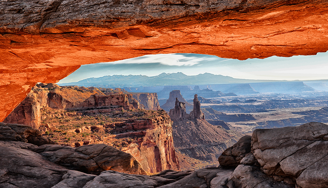 Exploring the Otherworldly Beauty of Canyonlands National Park in Utah